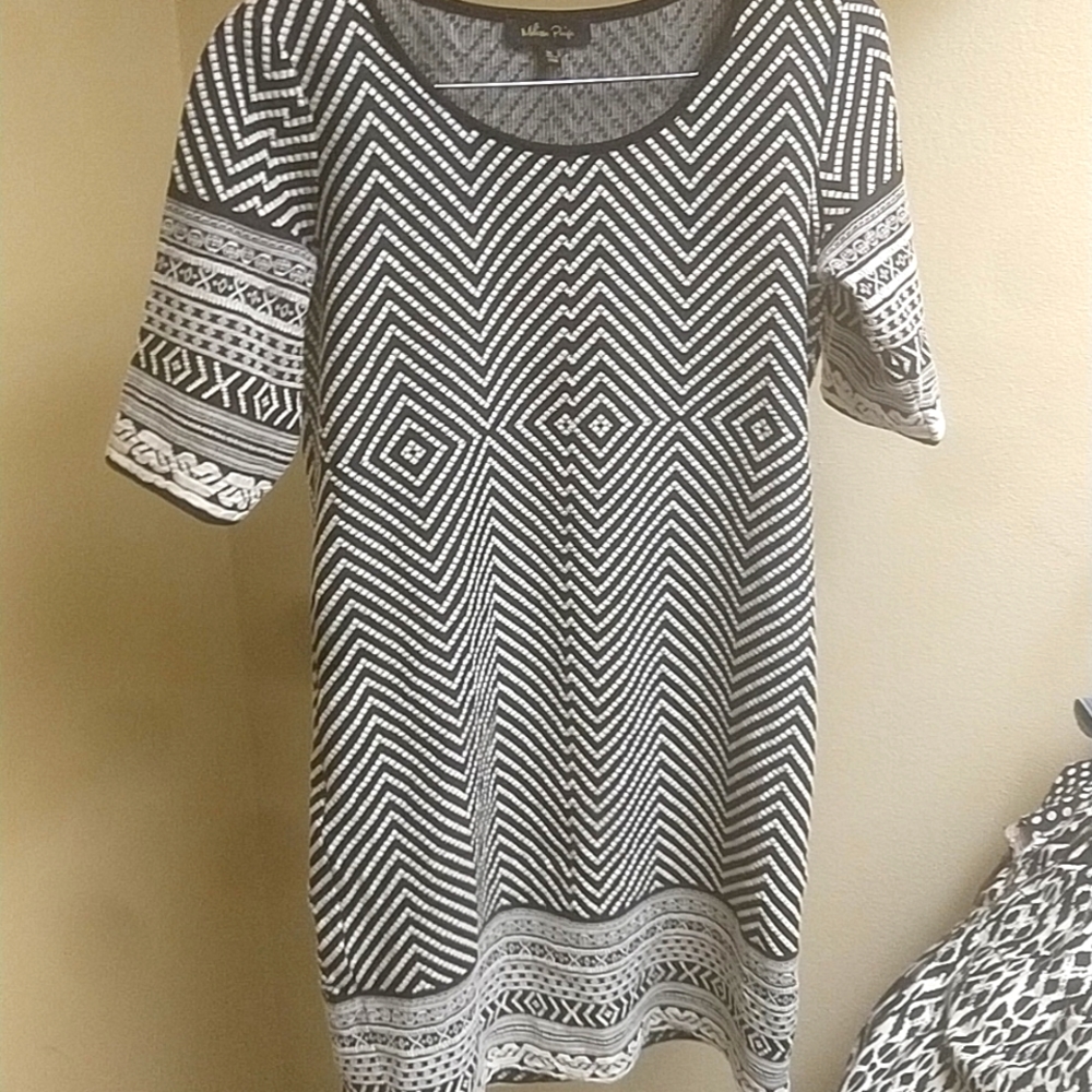 Melissa Paige, M, Black & White Strips